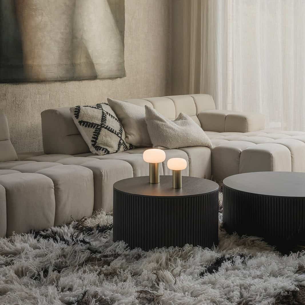 Kabellose Eleganz: Die ELBA MINI Designer-Tischlampe für dein Zuhause am Zürichsee