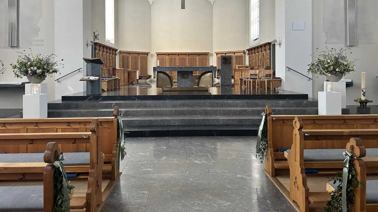 Kirchliche Hochzeitsdekoration