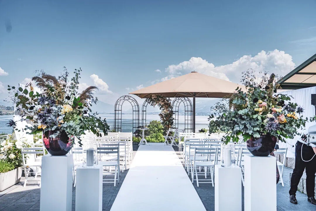 Stilvolle Zeremonie-Deko am See