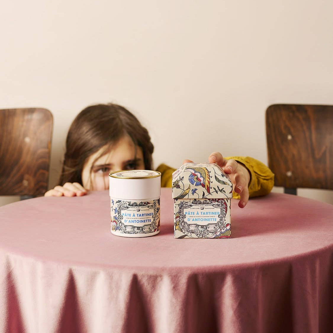 Schuber: Antoinette's spread X Antoinette Poisson 85d84588bd8c32a87fe3857d51c0d659f870cae06b12fc7d567691f2bf723366