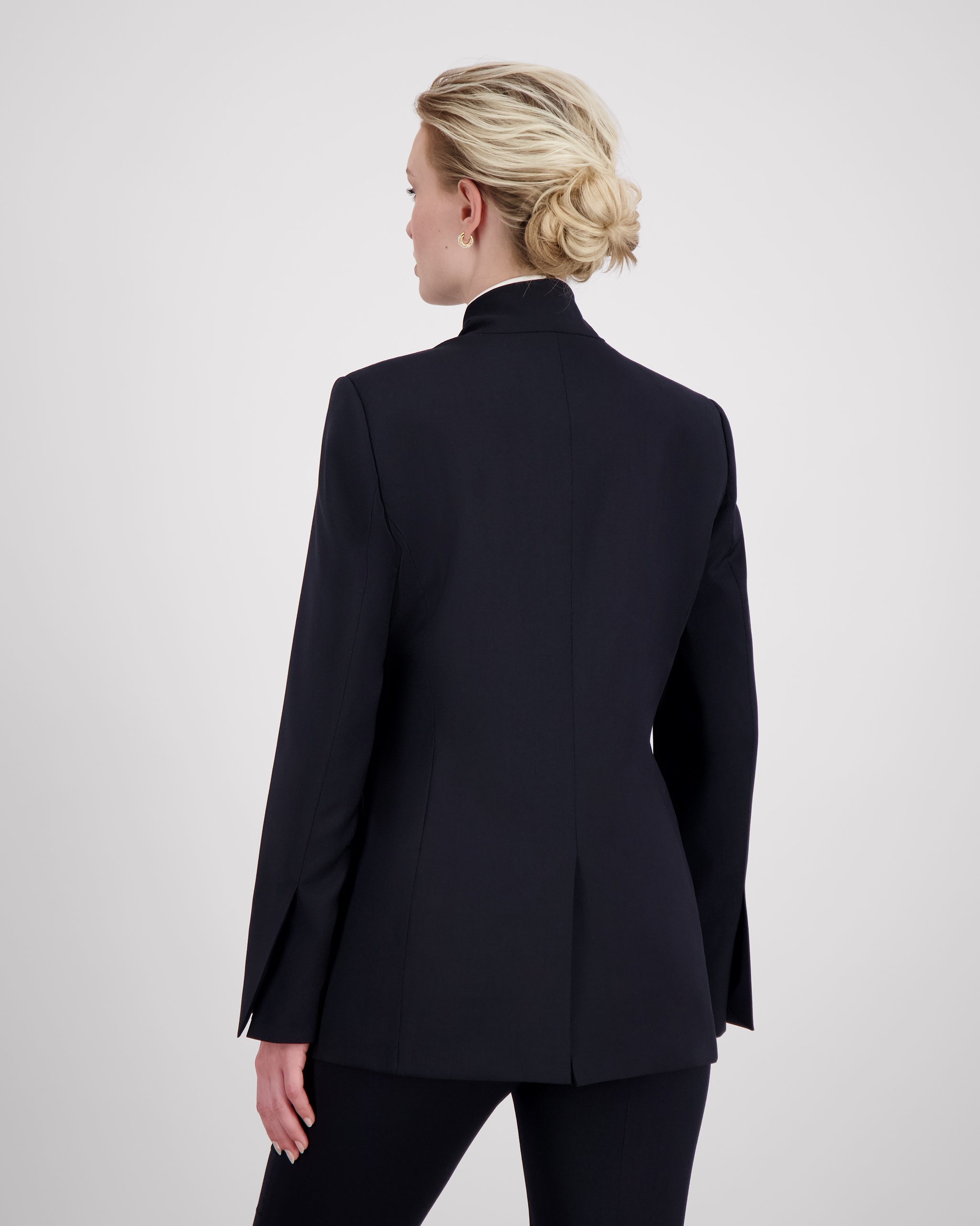 Ausdrucksstarker Blazer aus Merinowolle ausdrucksstarker-blazer-aus-merinowolle-back