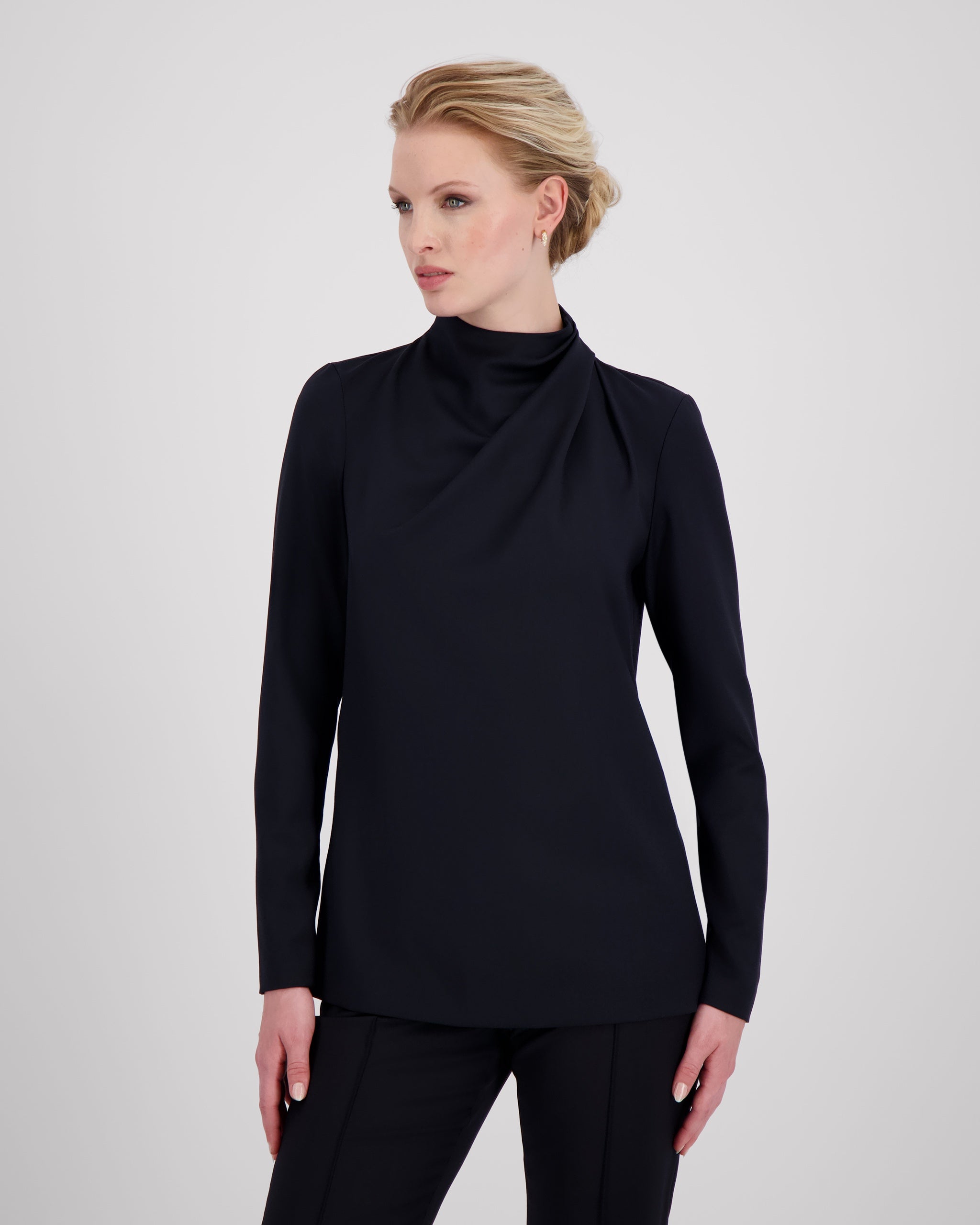 Drapiertes Langarm-Top aus feinster Merinowolle drapiertes-langarm-top-aus-feinster-merinowolle-front