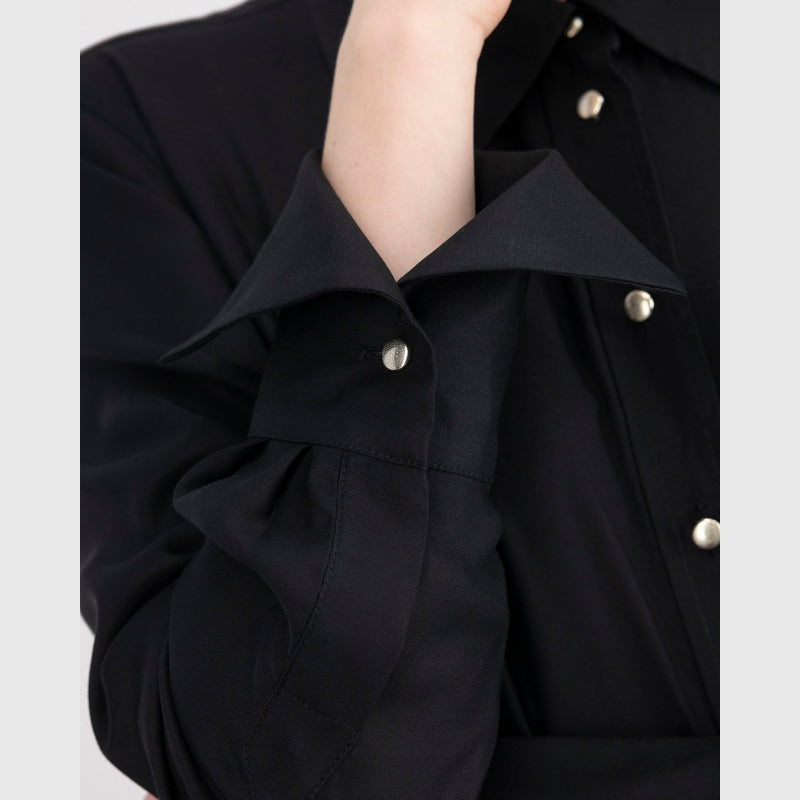 Klassische Bluse aus Ecovero-Viskose mit modernem Kragen