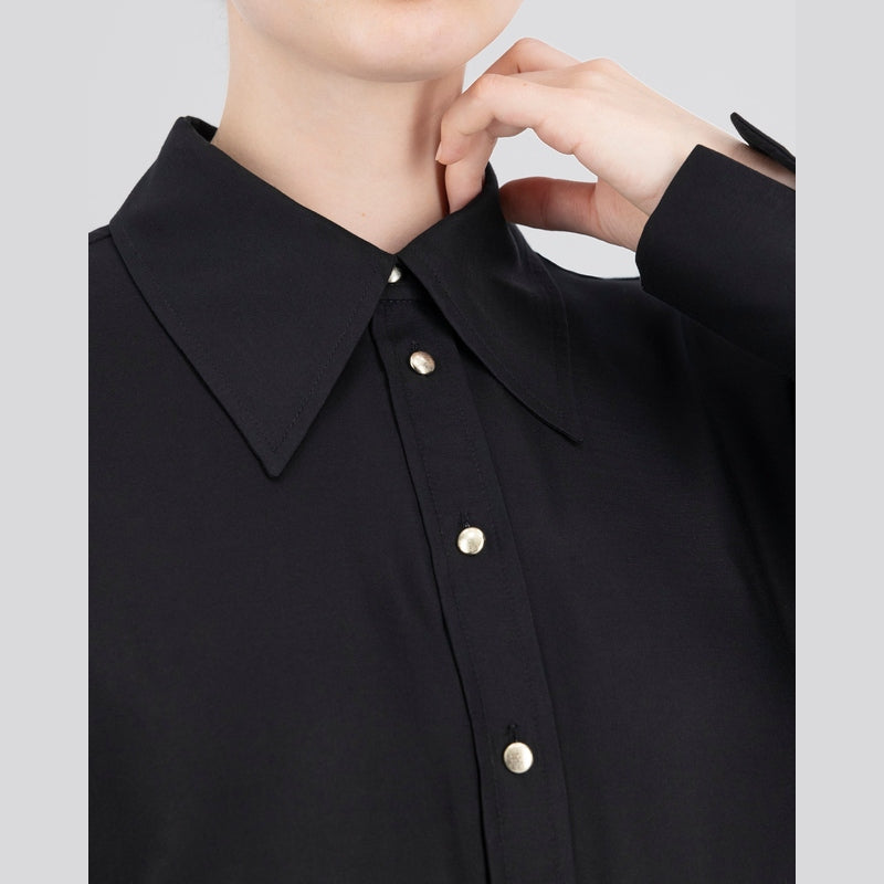 Klassische Bluse aus Ecovero-Viskose mit modernem Kragen