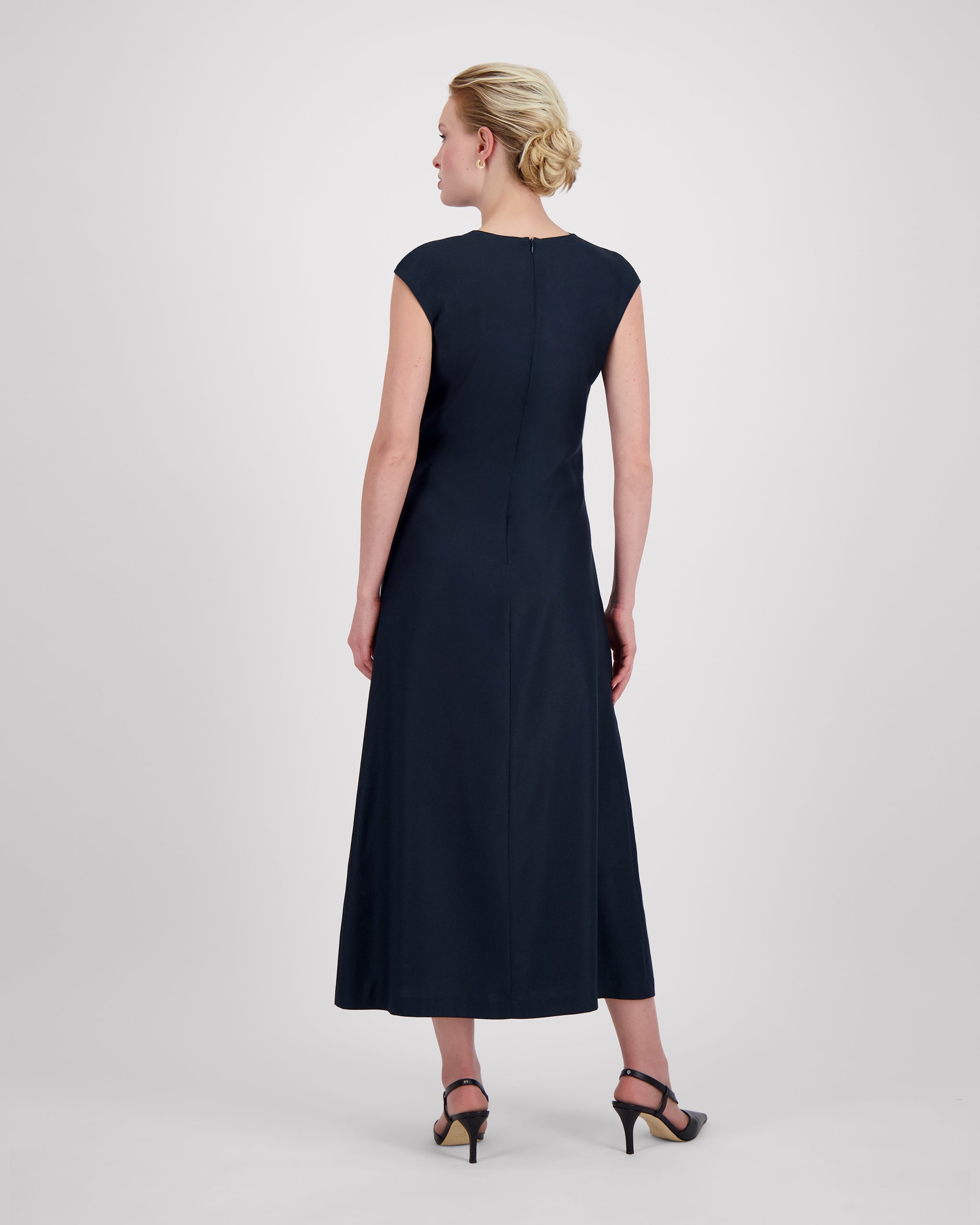 Midi-Kleid mit drapiertem Halsausschnitt aus Tencel midi-kleid-mit-drapiertem-halsausschnitt-aus-tencel-back4