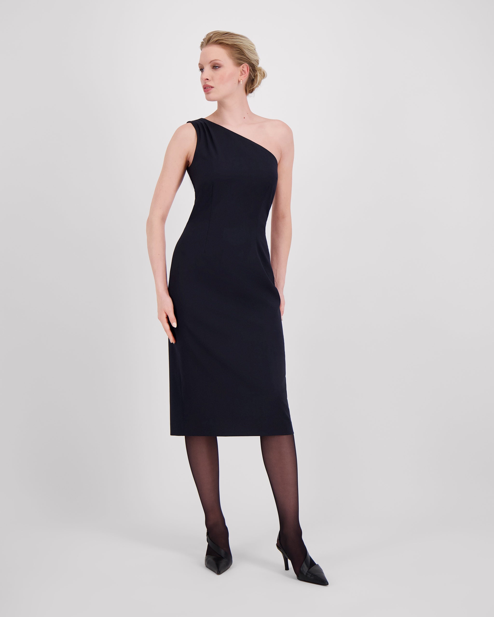 Asymmetrisches Kleid aus Merinowolle Asymmetrisches-Kleid-aus-Merinowolle-front