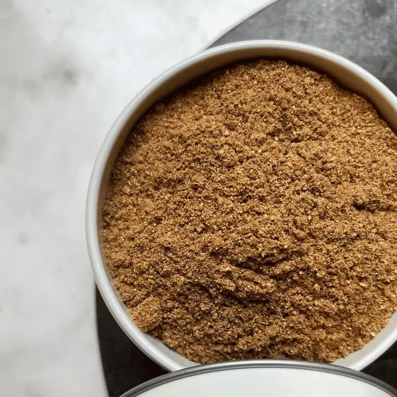 Mischung aus Glühwein und Grog Gewürze