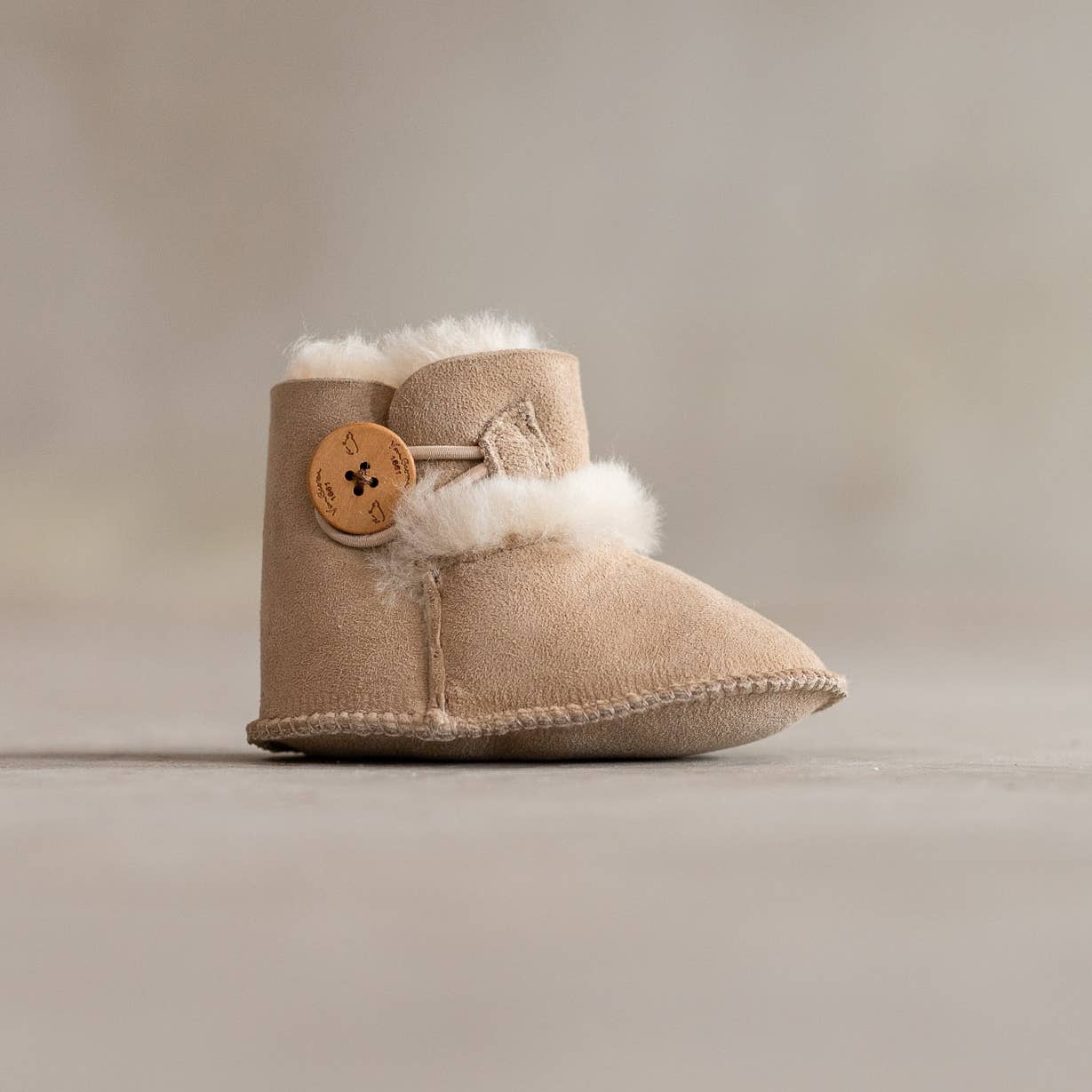 Babyschuhe aus Wildleder mit Schafwollfutter Beige