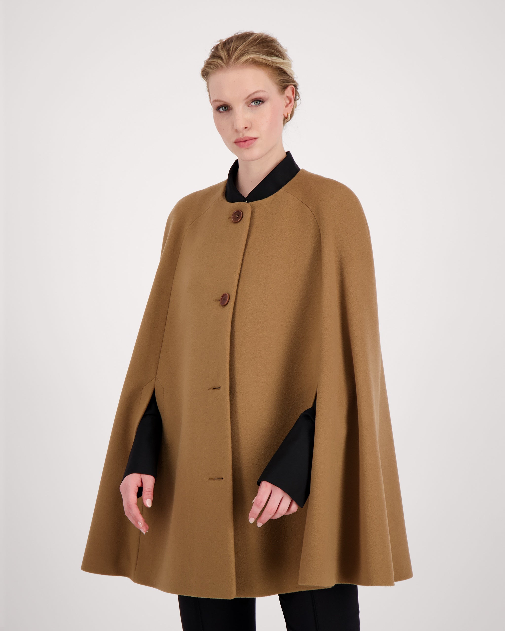 Eleganter Cape-Mantel aus reinem Kaschmir eleganter-cape-mantel-aus-reinem-kaschmir-front-b