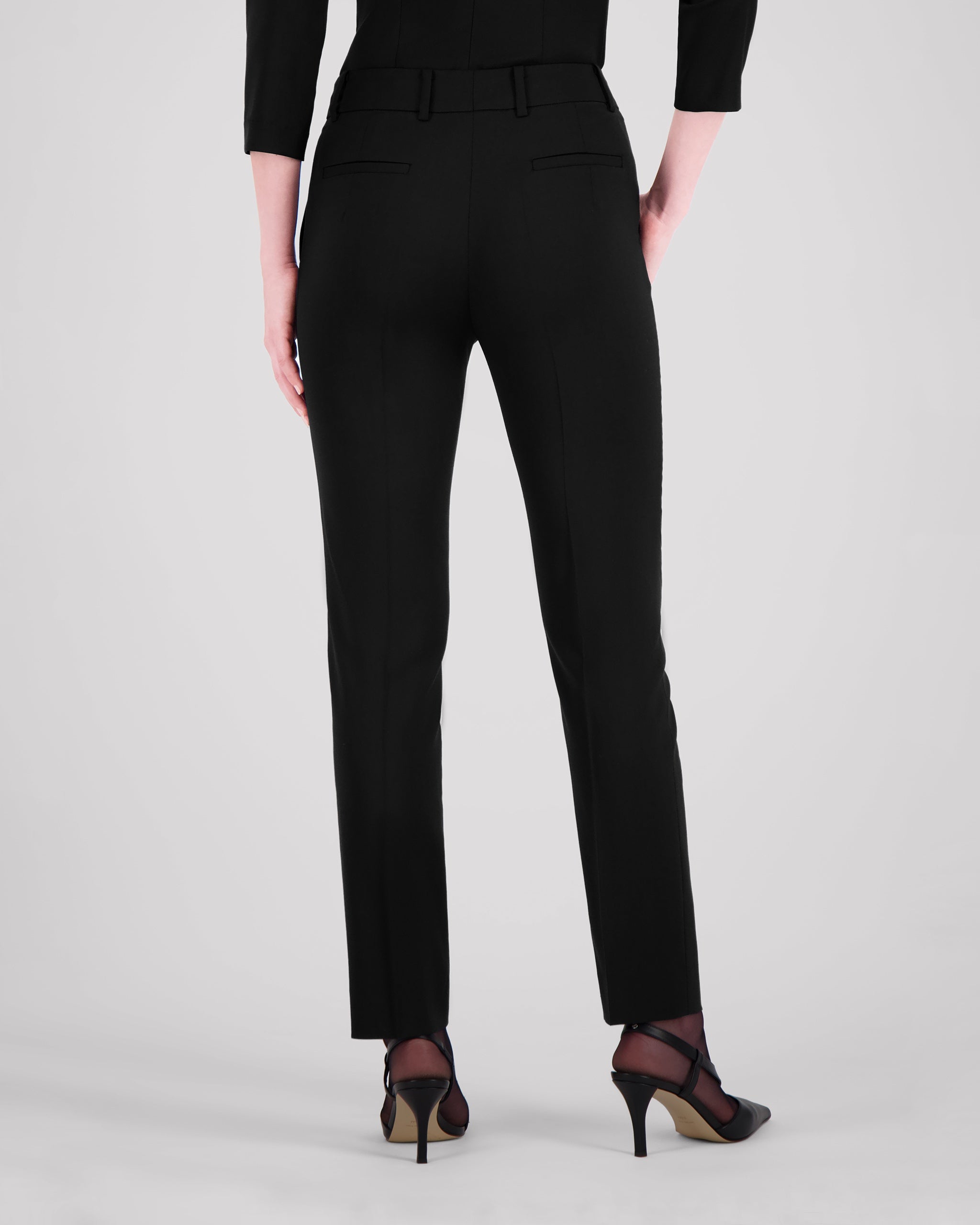 Knöchellange Hose aus reiner Merinowolle in Schwarz knochellange-hose-aus-reiner-merinowolle-in-schwarz-hinten
