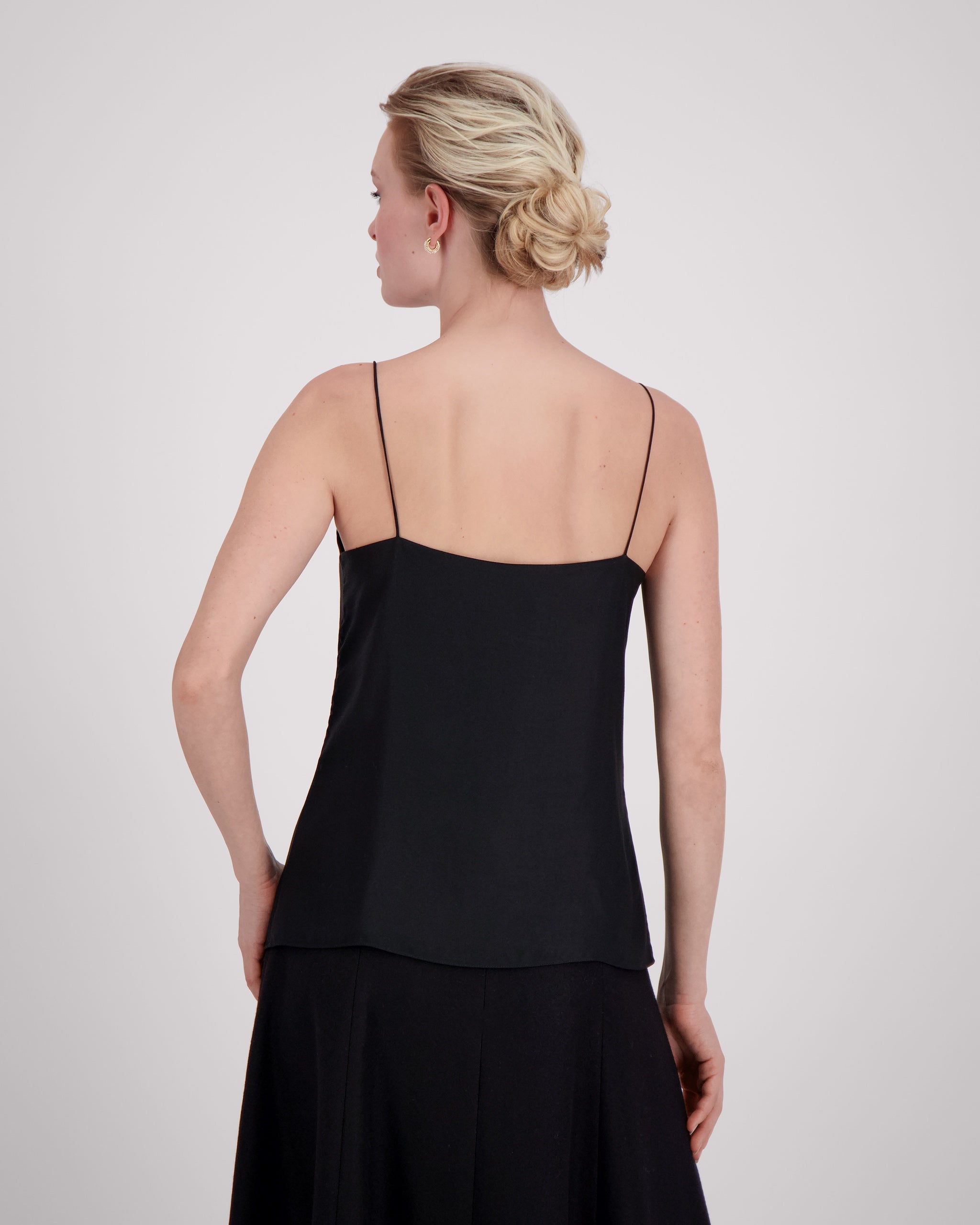 Zartes Camisole aus schwarzer Ecovero-Viskose zartes-camisole-aus-schwarzer-ecovero-viskose-back